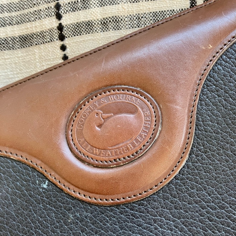 Dooney and Bourke Vintage Original Classic Black Leather Crossbody Bag - Picture 3 of 13